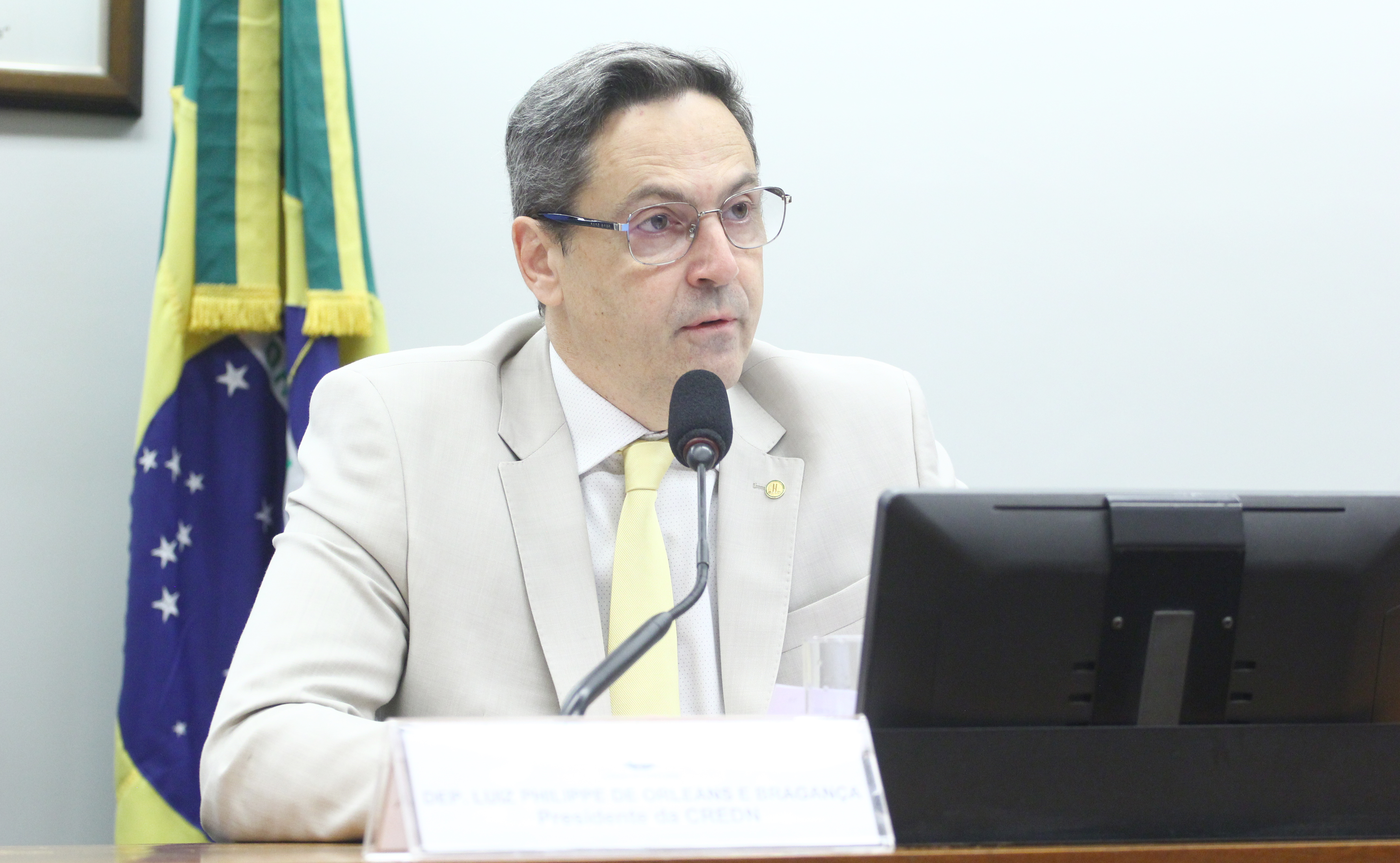 Petista 47,57% dos votos contra 43,49% de Flávio, mas 62,69% do eleitorado não foi votar.
