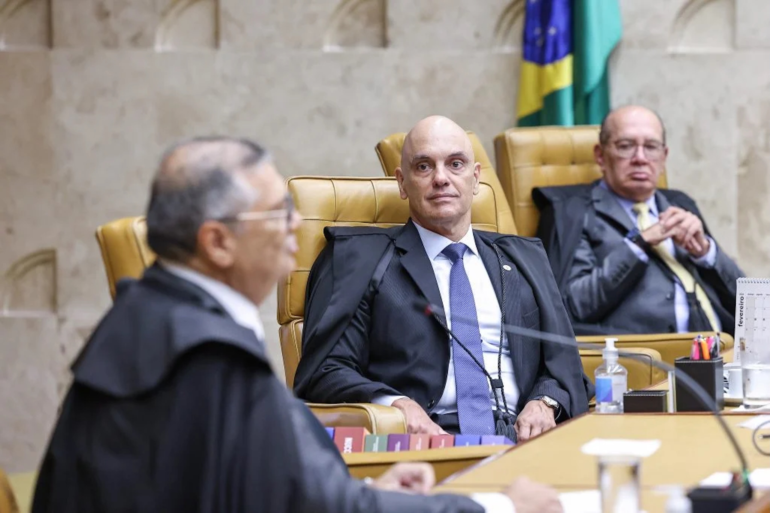 Ministros do STF buscam futuros congressistas da direita para negociar a própria sobrevivência.