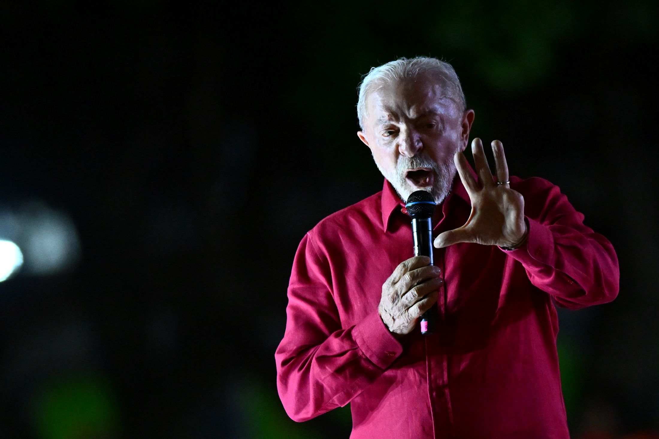 AGU cobra direito de resposta após reportagem sobre Vorcaro e filme de Lula