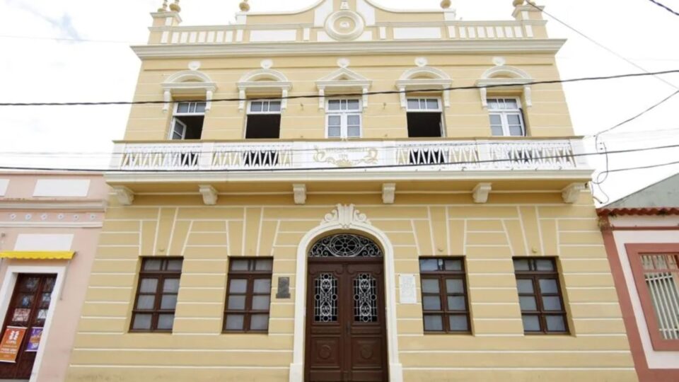Cidade do litoral do Paraná terá prefeito interino após cassação de prefeita e vice