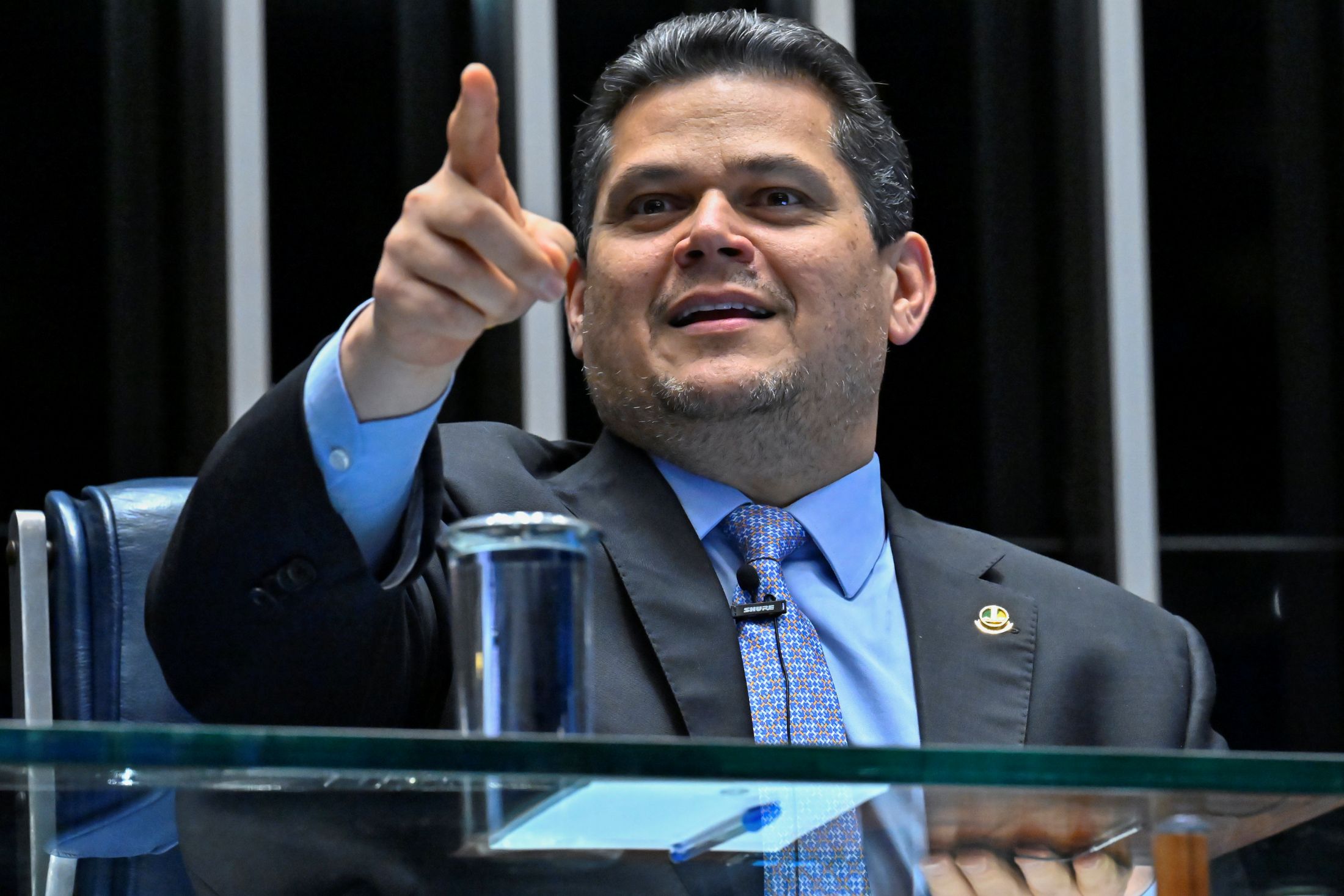 Alcolumbre marca votação da PEC do fim da escala 6×1 para próxima quarta (14)