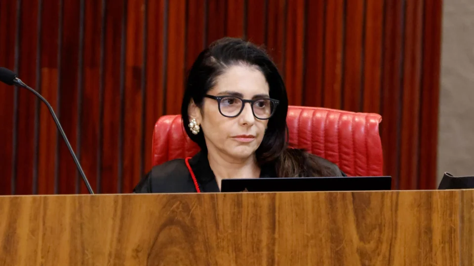 TSE suspende site que oferece criptomoedas por apoio a Flávio