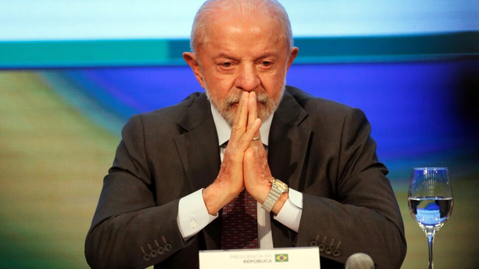 TSE dá 48h para Meta explicar se trata Lula e Flávio da mesma forma