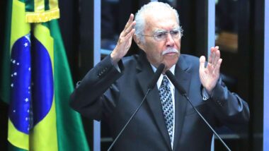 Ex-presidente José Sarney participa de sessão solene em homenagem à redemocratização no Congresso Nacional, em Brasília (DF).
