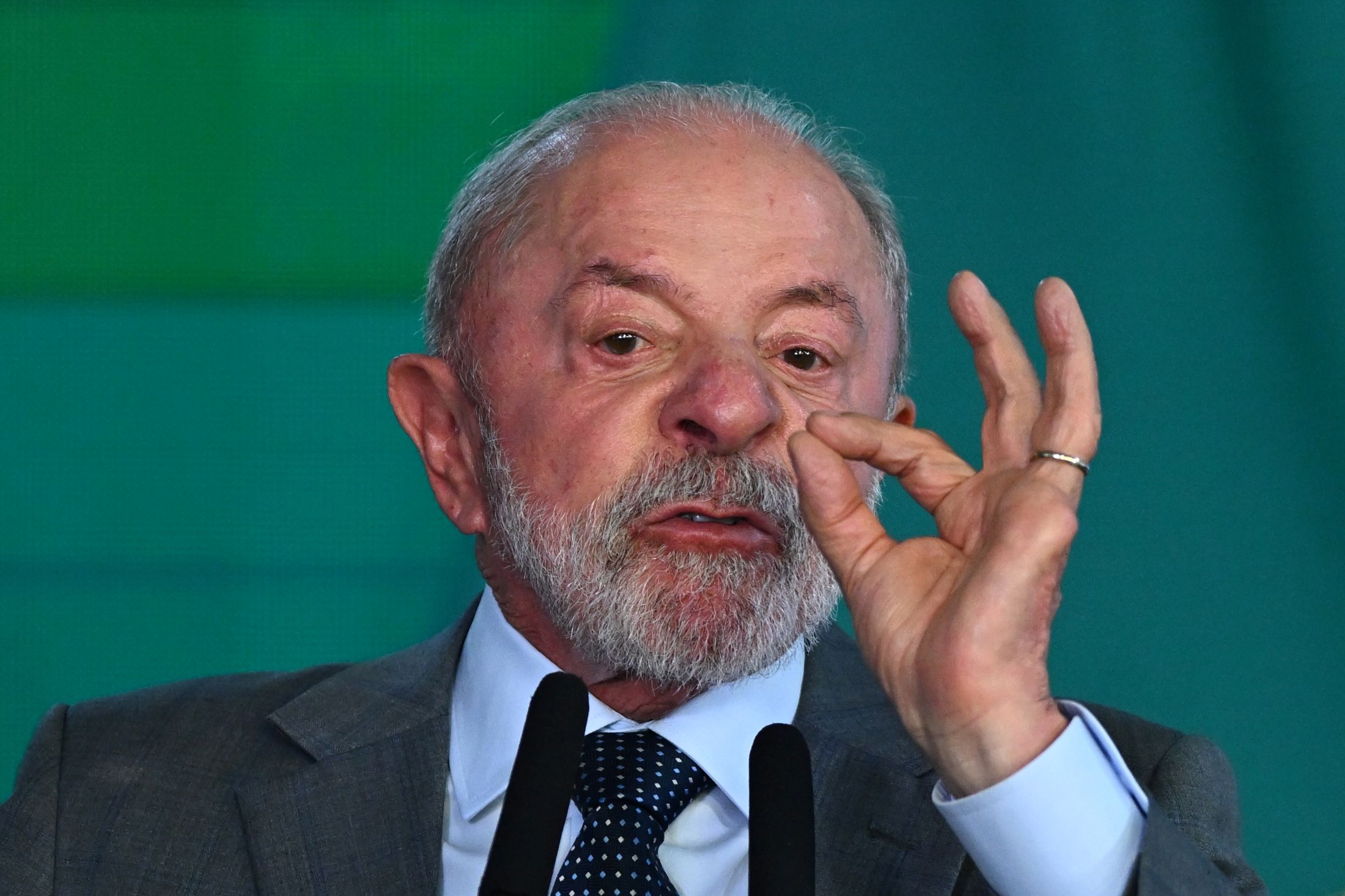 Lula critica Nunes Marques e diz que não aceitará suspensão de canal no WhatsApp