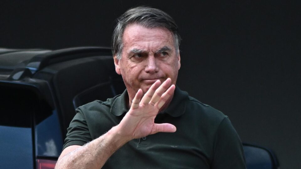 Moraes autoriza Flávio a voltar a visitar Bolsonaro após 90 dias de proibição