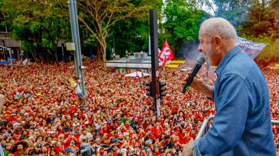 TSE manda Flávio remover vídeo que associa ato pró-Lula a uso de droga no Chile