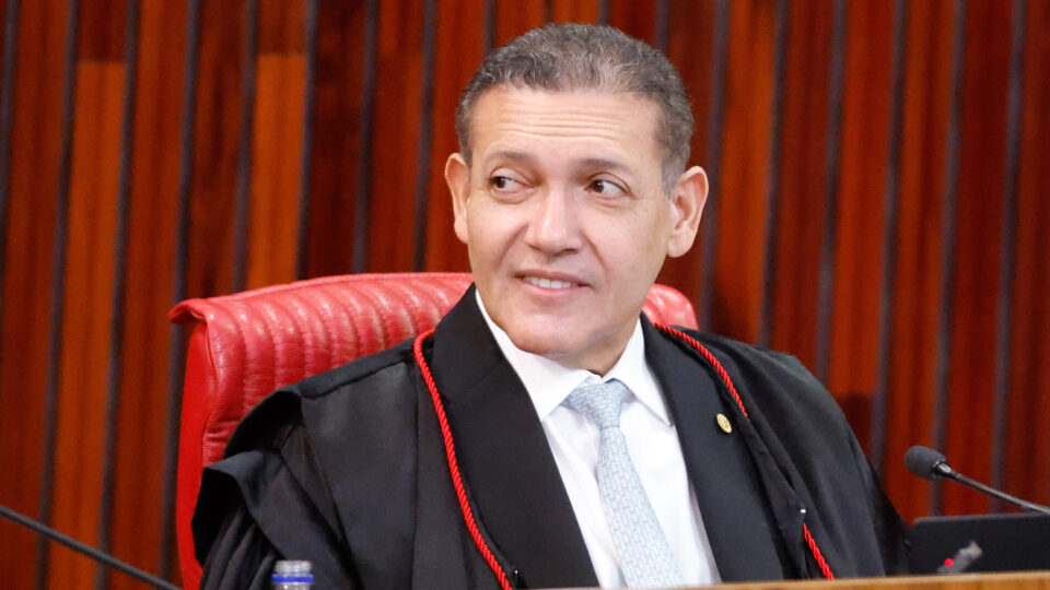 Nunes Marques volta a censurar canal “Exército do Lula” e cita responsabilização do presidente