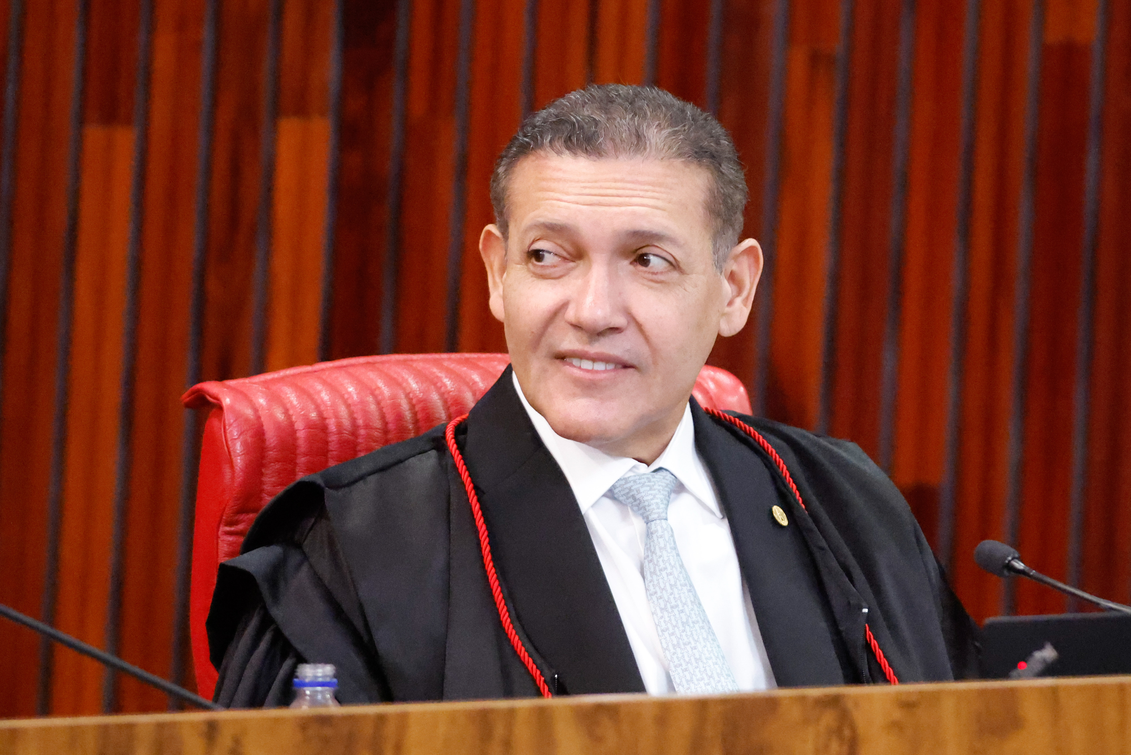 Nunes Marques volta a restringir canal “Exército do Lula” e cita responsabilização do presidente