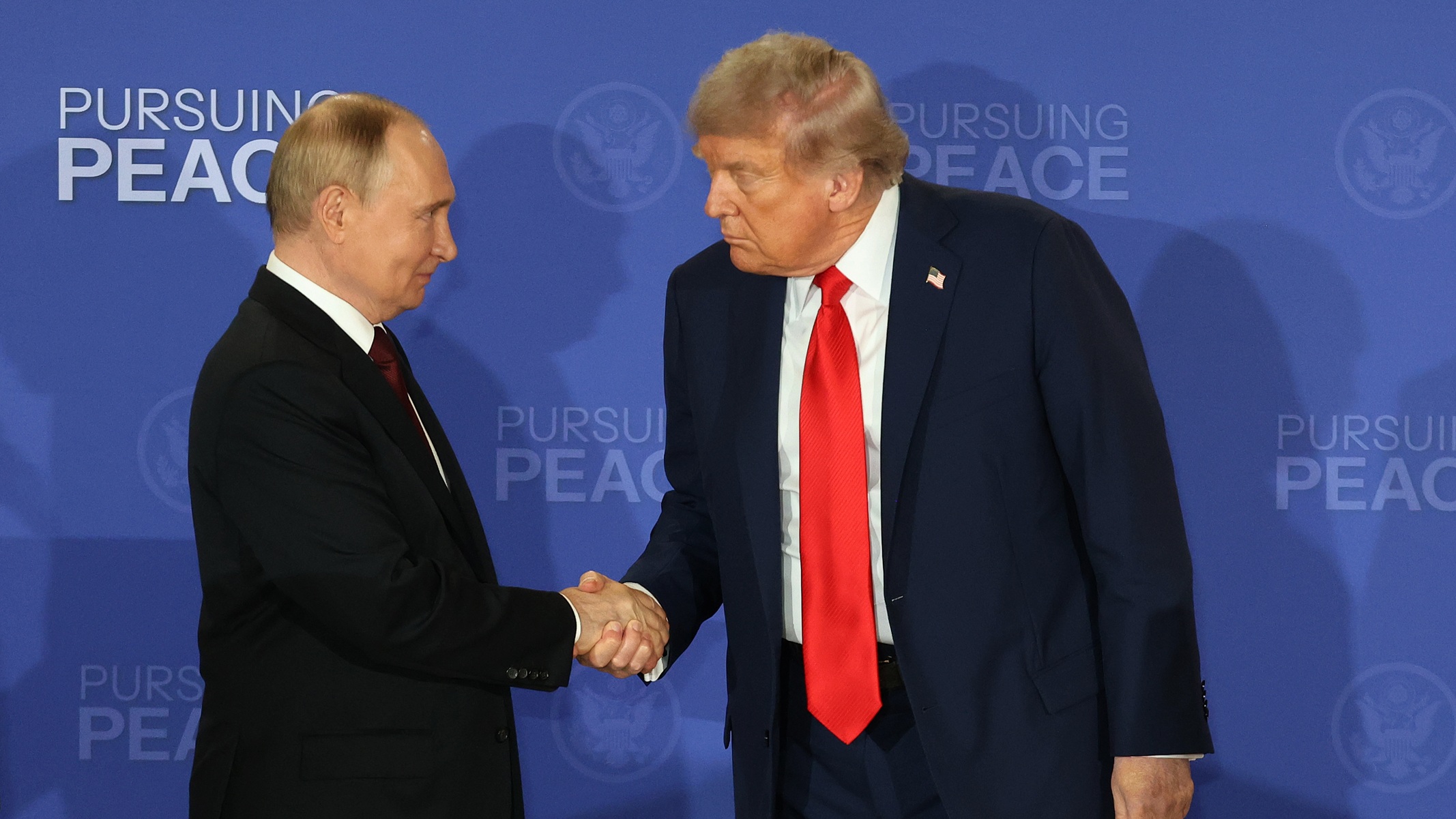 Ajuda a Putin? Trump entra em contradição sobre combustíveis da Rússia e é criticado até por republicanos
