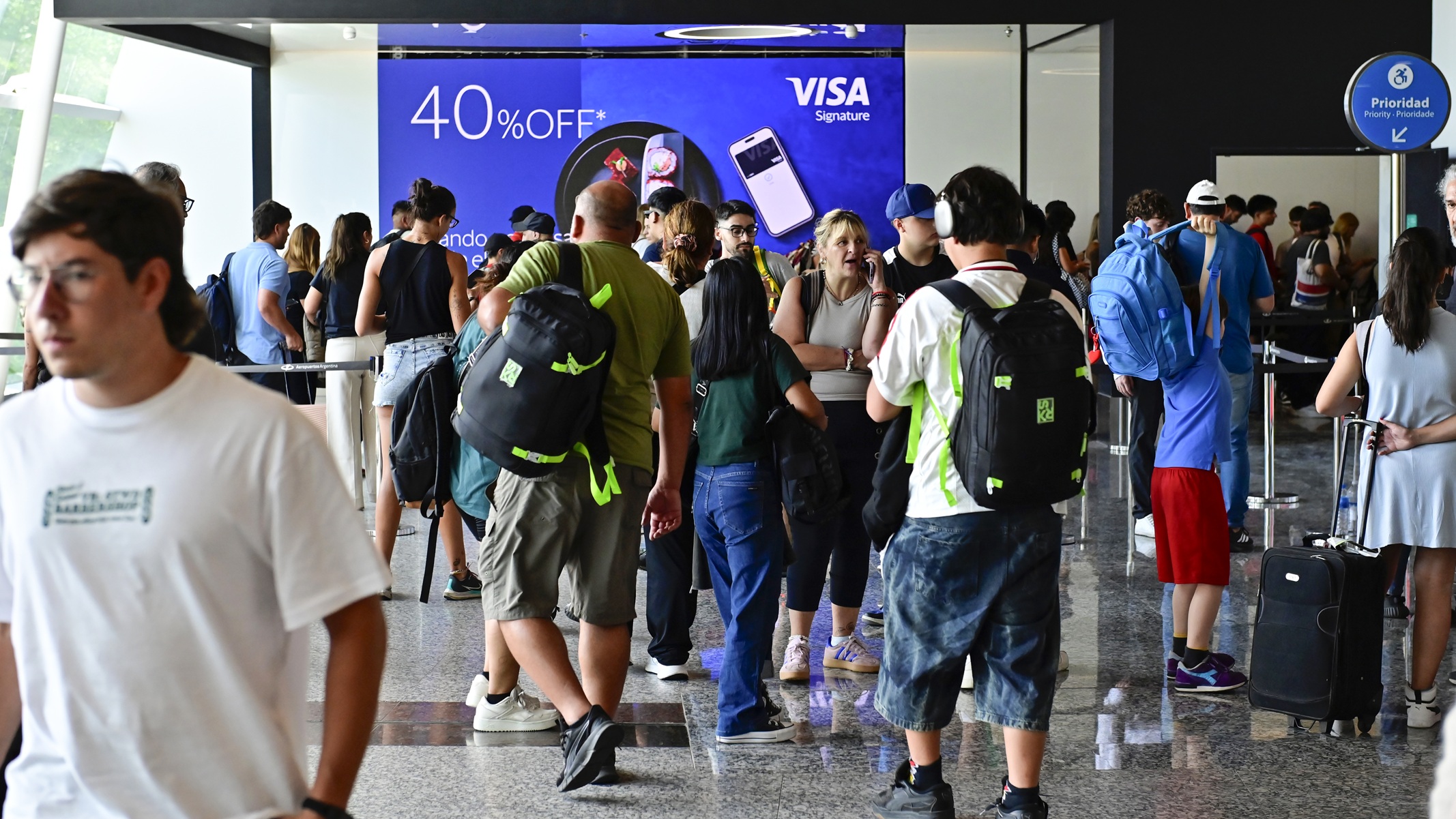 Jornalista brasileiro diz que foi deportado da Argentina por criticar Milei; governo nega