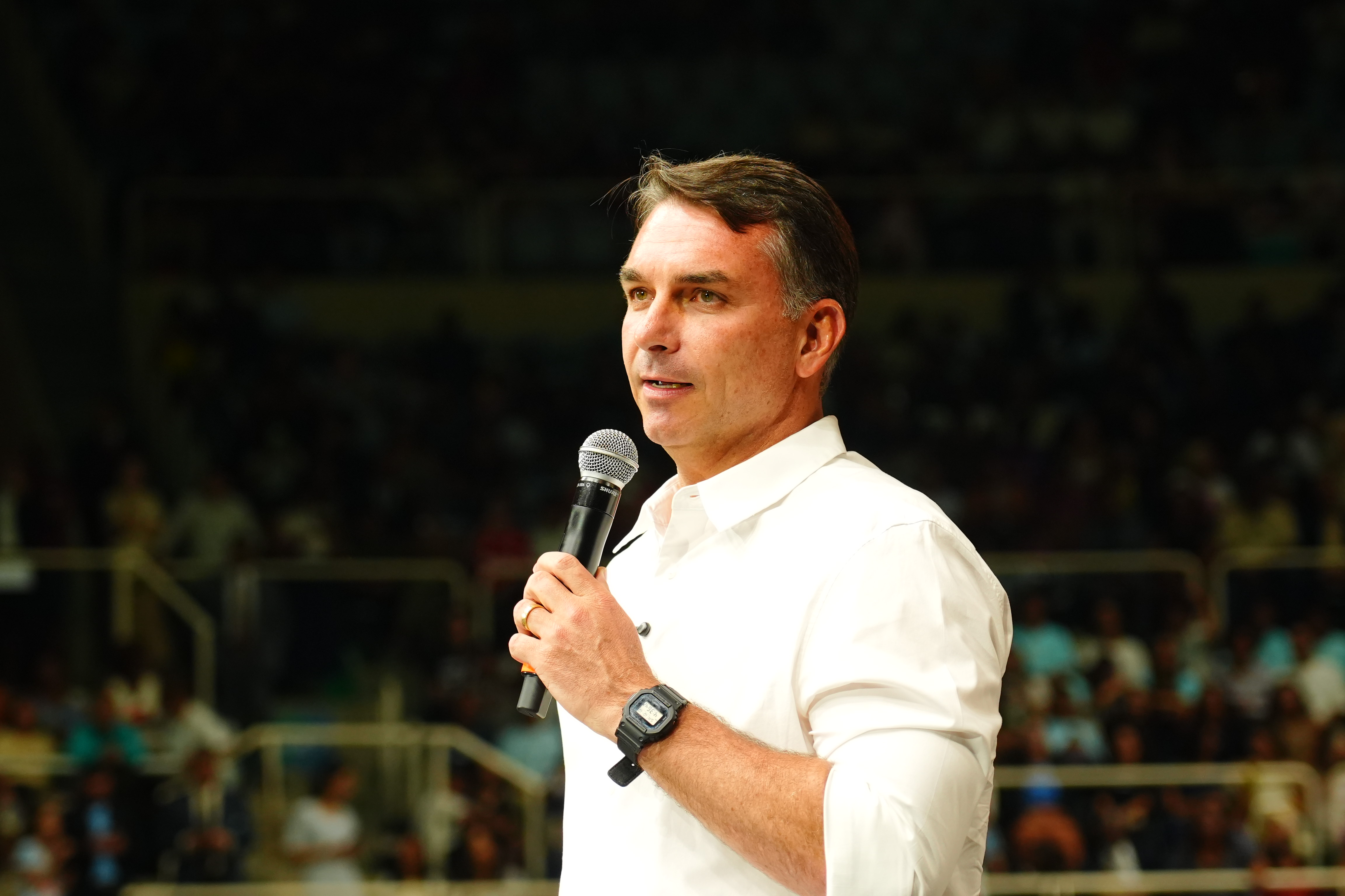 Flávio diz que votará pelo fim da escala 6X1 e defende compensação a empresas
