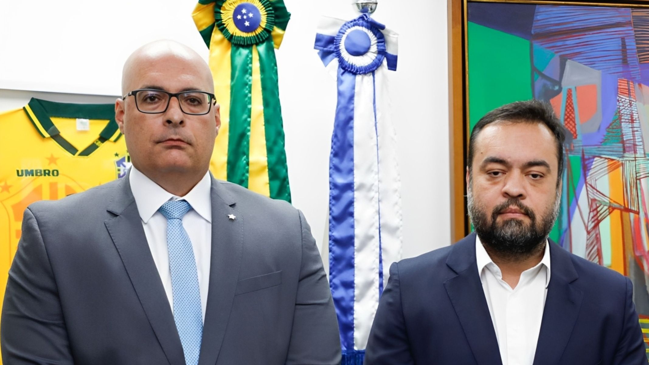 Delegado Felipe Curi (à esquerda), ao lado do ex-governador fluminense Cláudio Castro (PL)