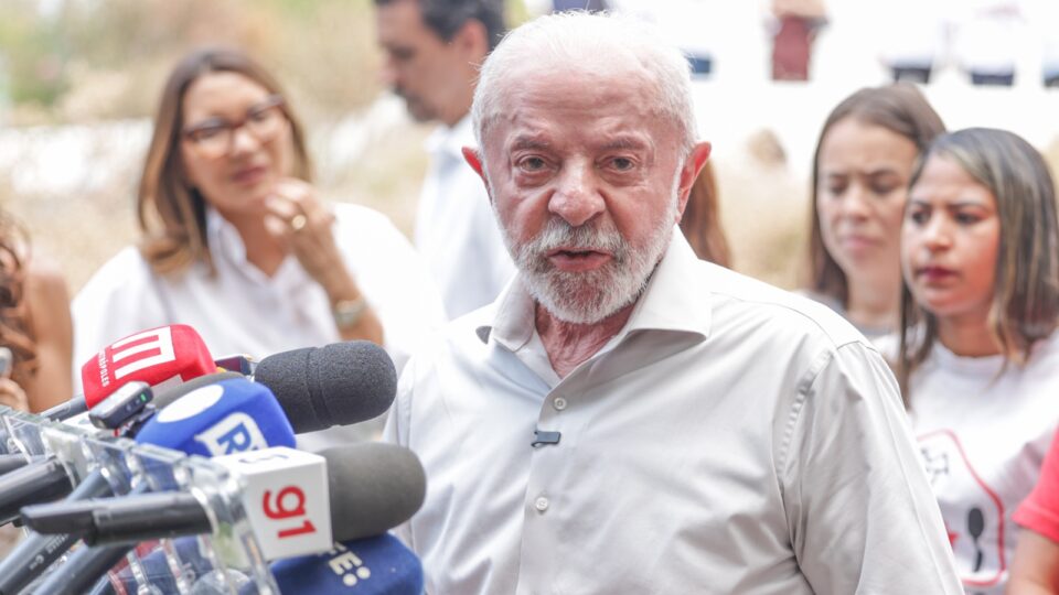 Lula ironiza voto de Flávio a favor do fim da escala 6×1 por “pressão da sociedade”