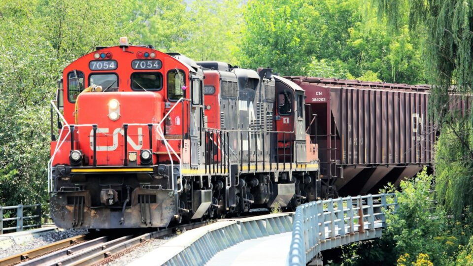Ferrovias, inteligência e o dever de conectar o país