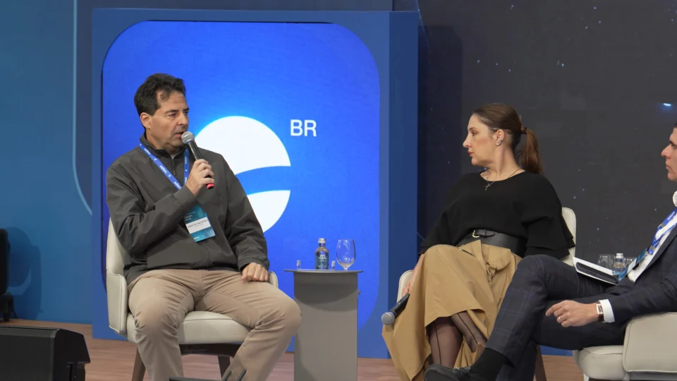 Economistas Adolfo Sachsida e Daniella Marques coordenam programa econômico da campanha de Flávio Bolsonaro (PL)