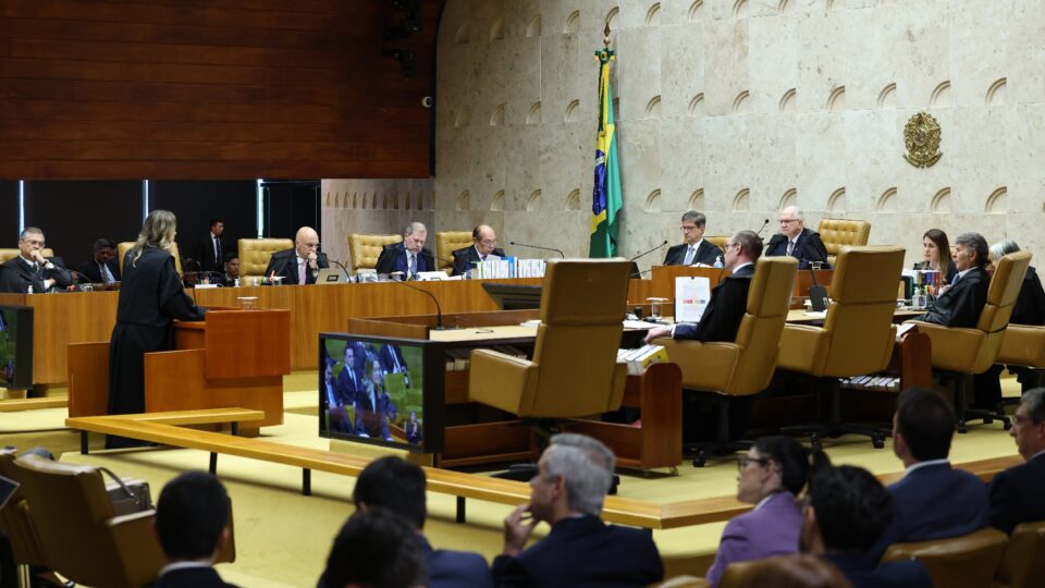 Constituição brasileira omite solução para eventual bloqueio total do STF