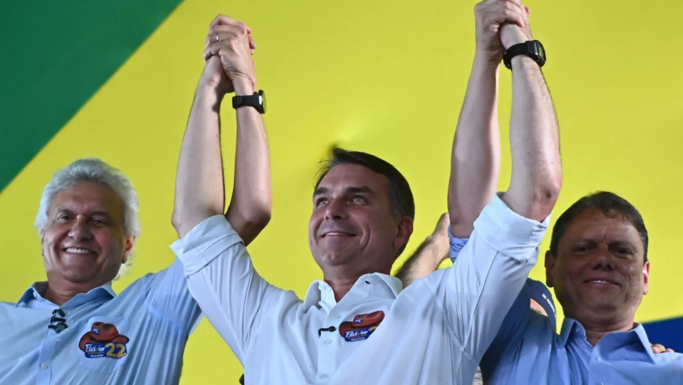 direita bolsonarismo flavio bolsonaro ronaldo caiado