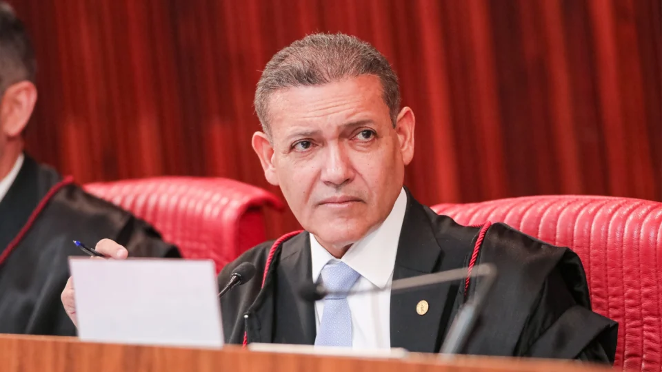 Rui Falcão fala em parcialidade e acusou o presidente do TSE de falsidade ideológica eleitoral.