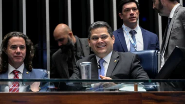 Senado aprova PEC do fim da escala 6x1