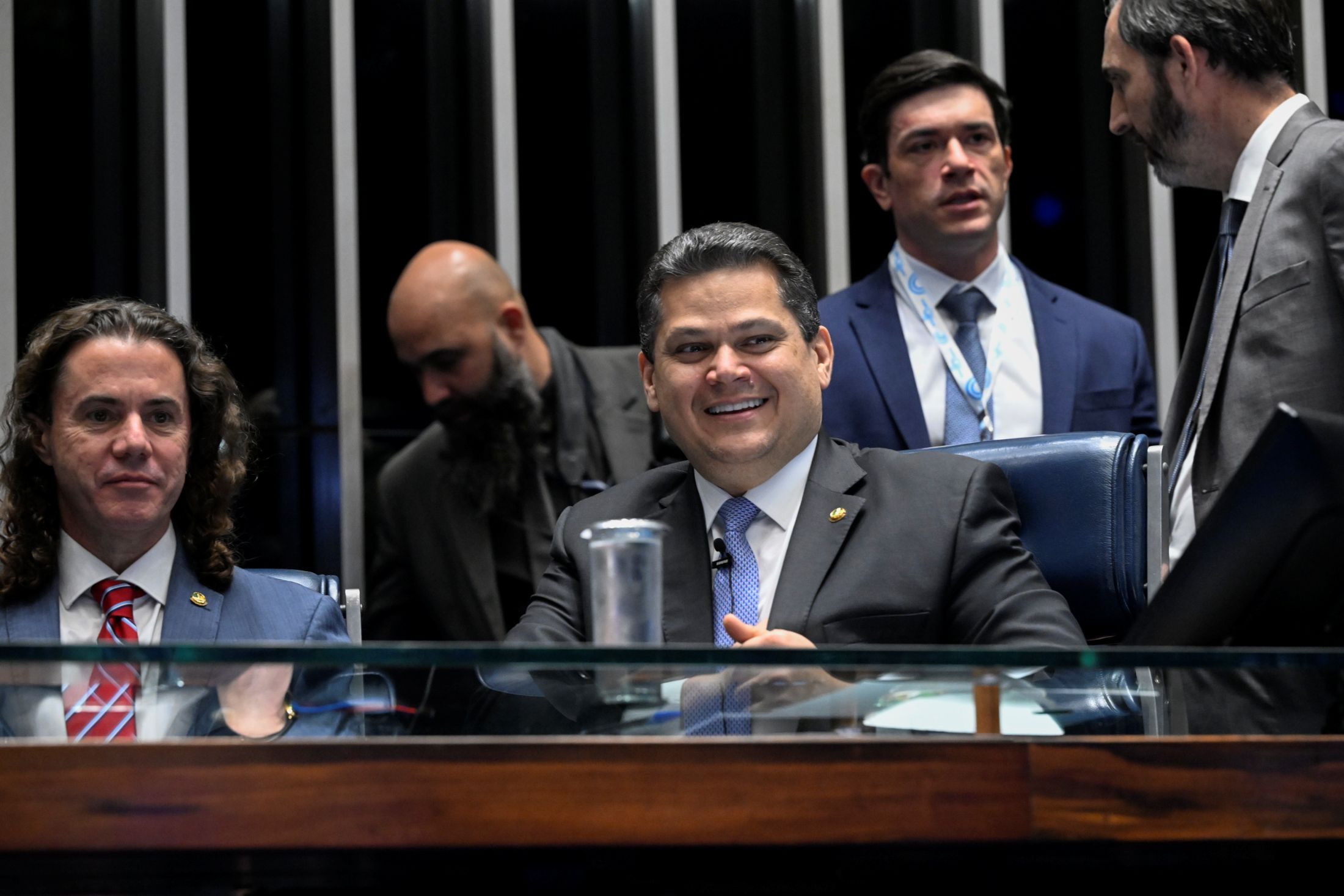 Com só um voto contra, Senado aprova PEC do fim da escala 6×1