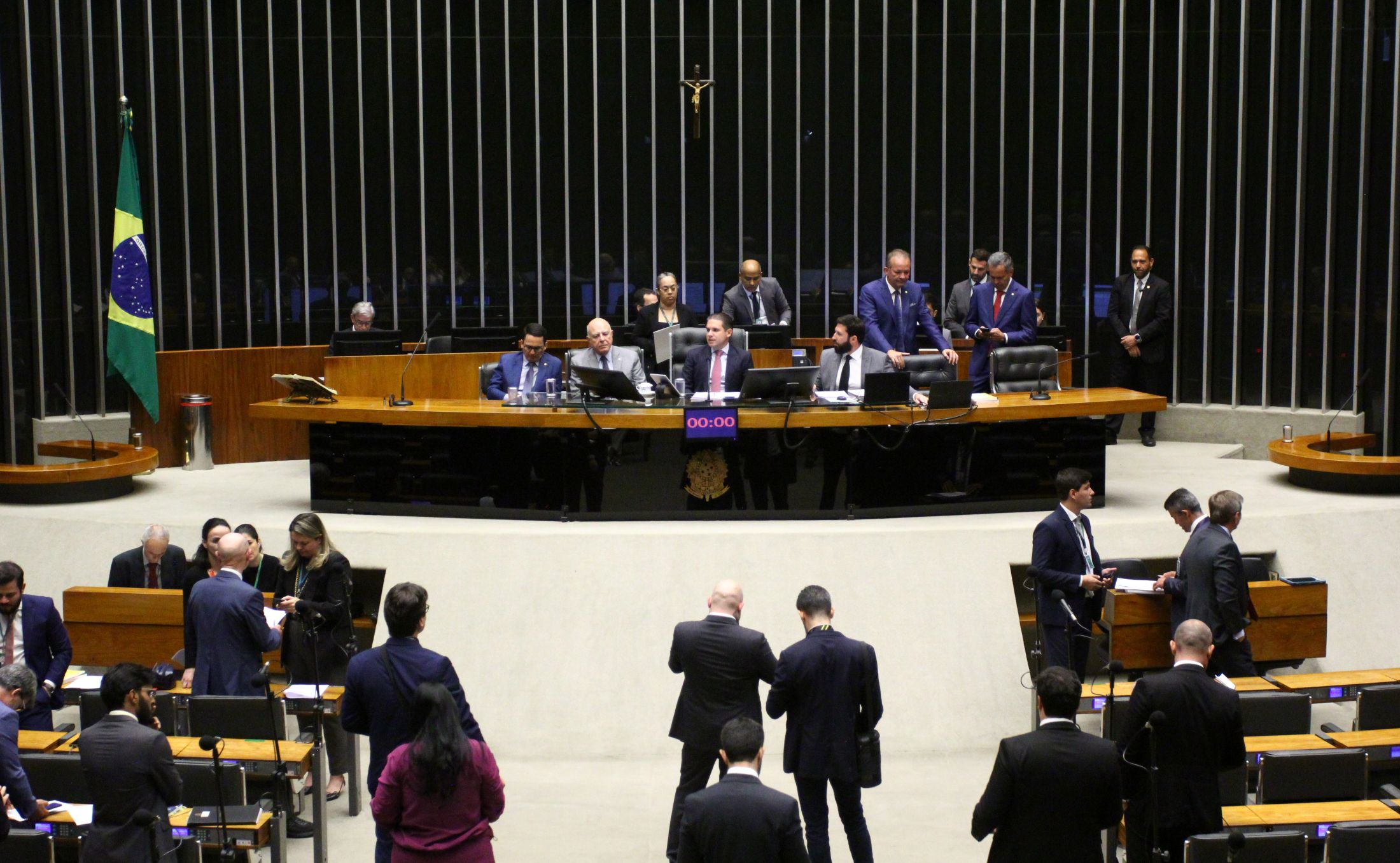 Câmara aprova perdão de dívidas do MEI e aumento do teto