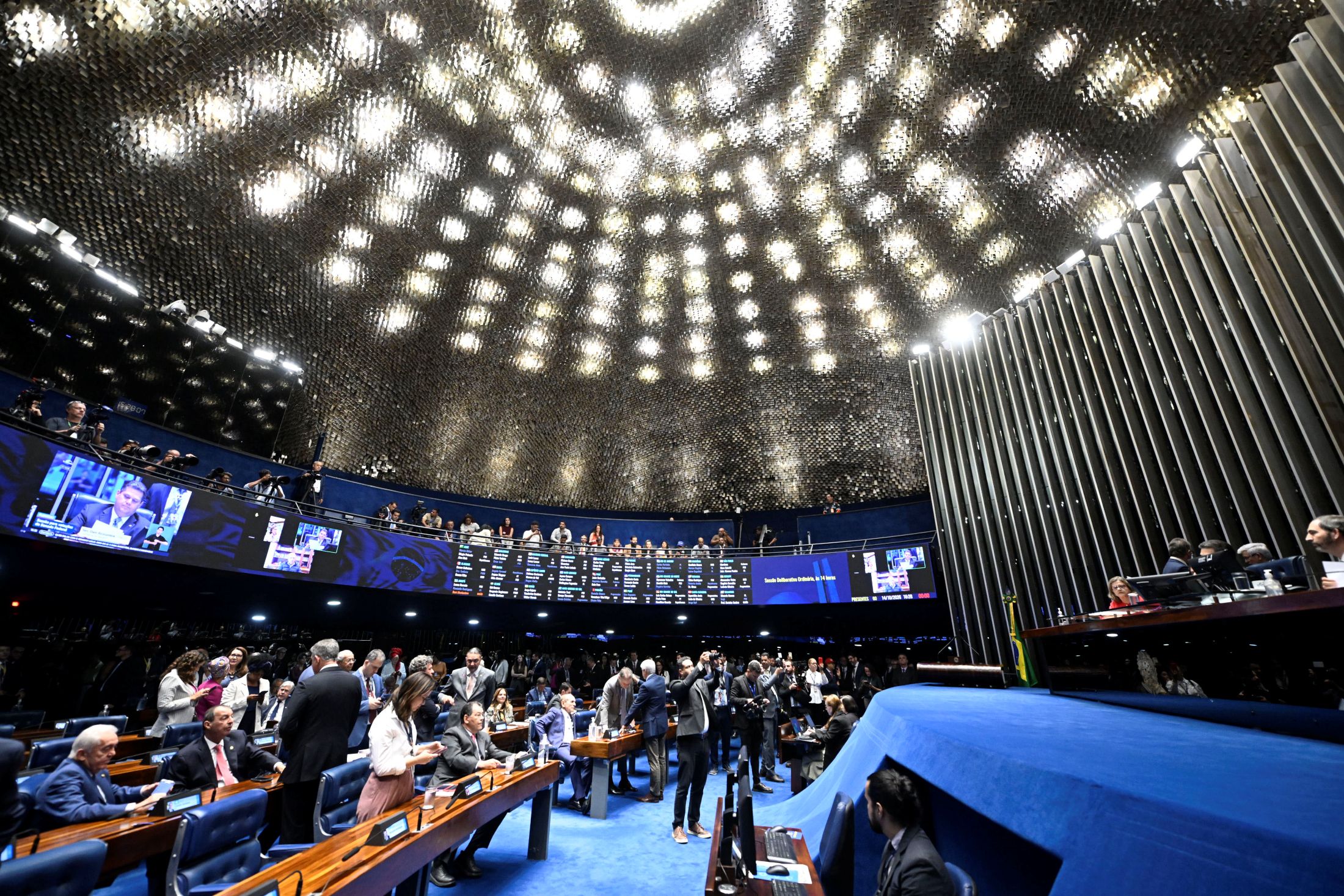 Como votou cada senador na PEC do fim da escala 6×1