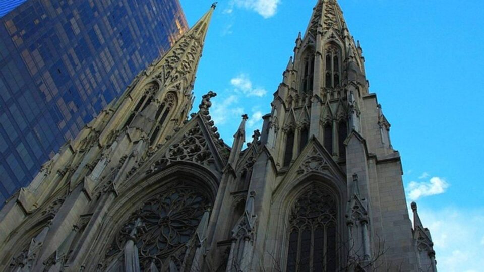 Milhares levam Cristo pelas ruas de Nova York em procissão eucarística
