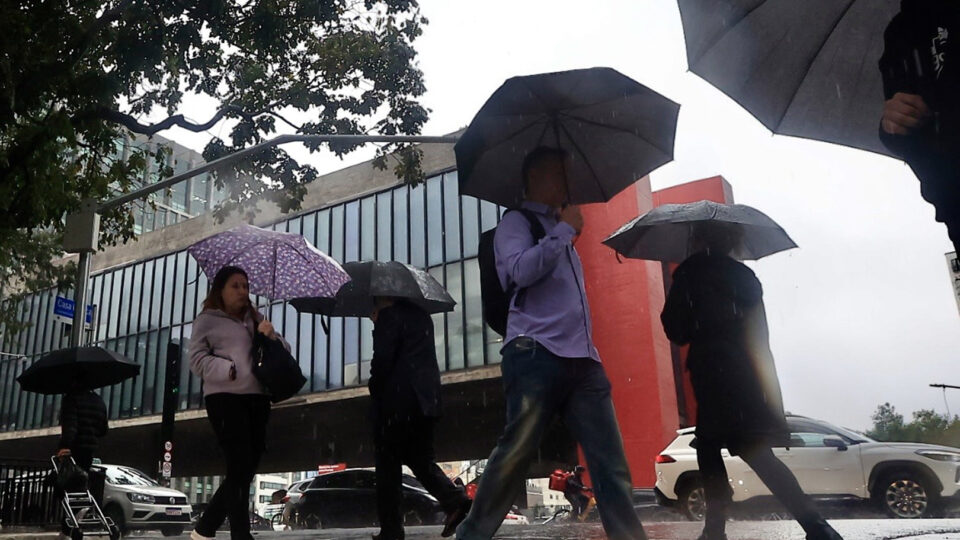 Ciclone extratropical traz chuva forte e massa de ar frio ao Brasil