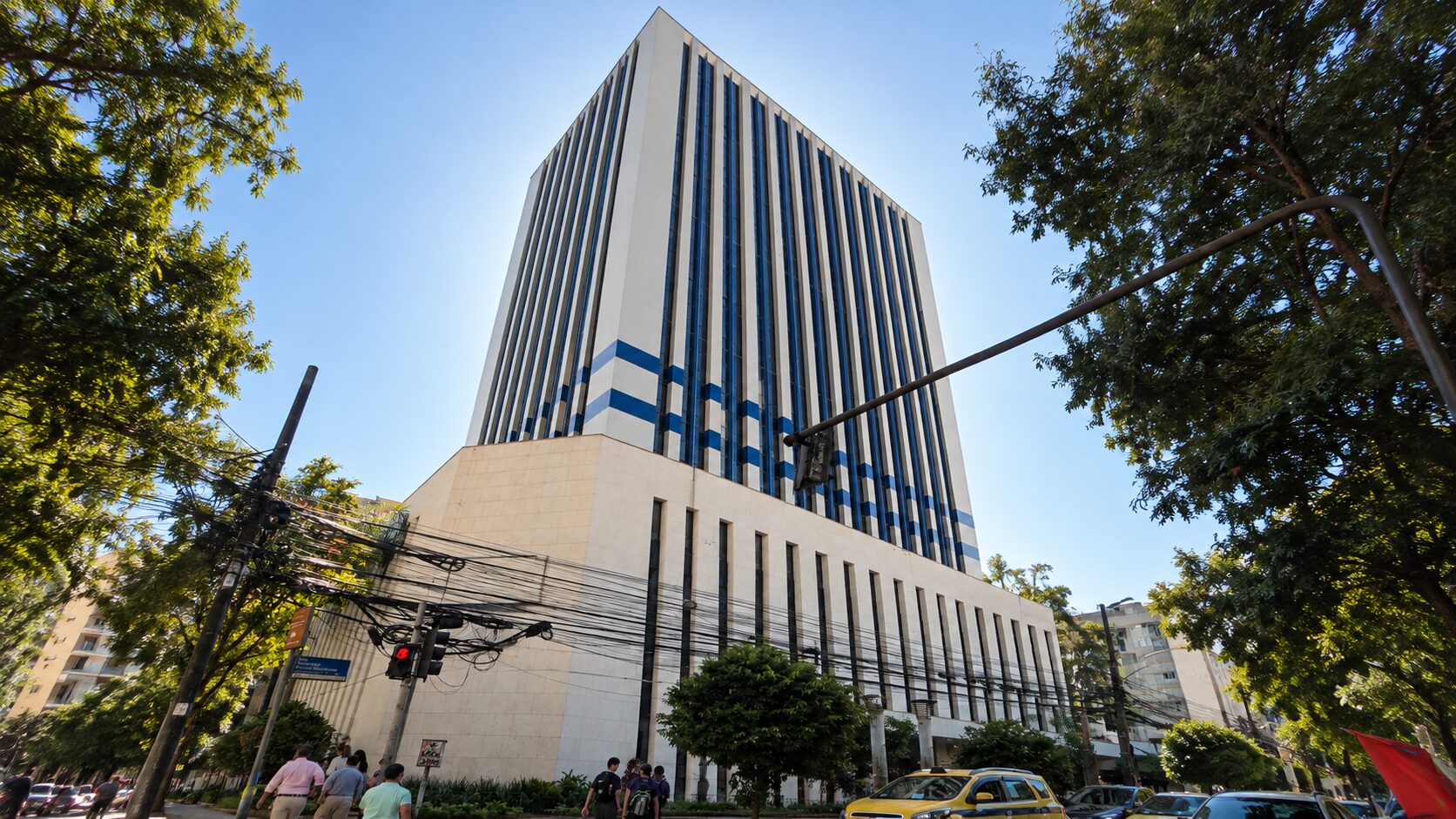 Edifício Waldir Pires, sede da Dataprev em Botafogo, no Rio de Janeiro, será levado a leilão público em 30 de outubro de 2026, com lance inicial de R$ 138,78 milhões. O certame será conduzido pelo leiloeiro oficial Helcio Kronberg.