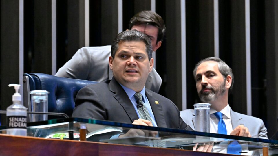 Alcolumbre retira PEC da Segurança da pauta do Senado após impasse no governo Lula