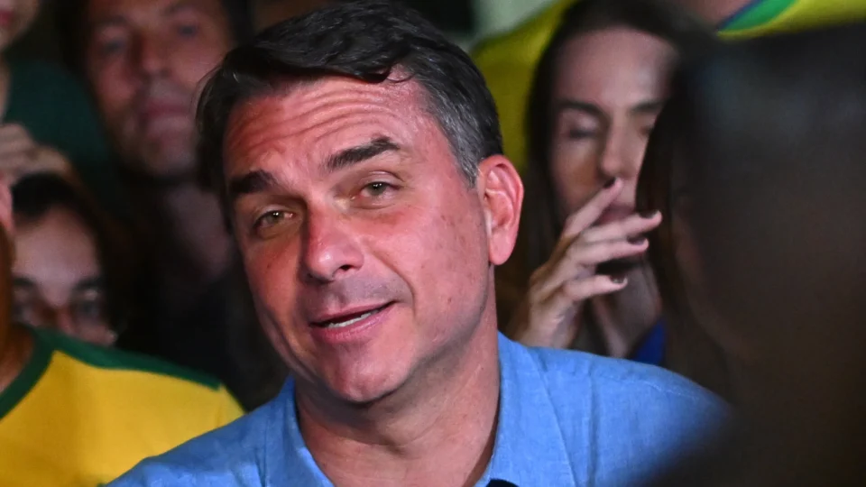 Flávio ironiza guinada da campanha de Lula sobre redução da maioridade penal