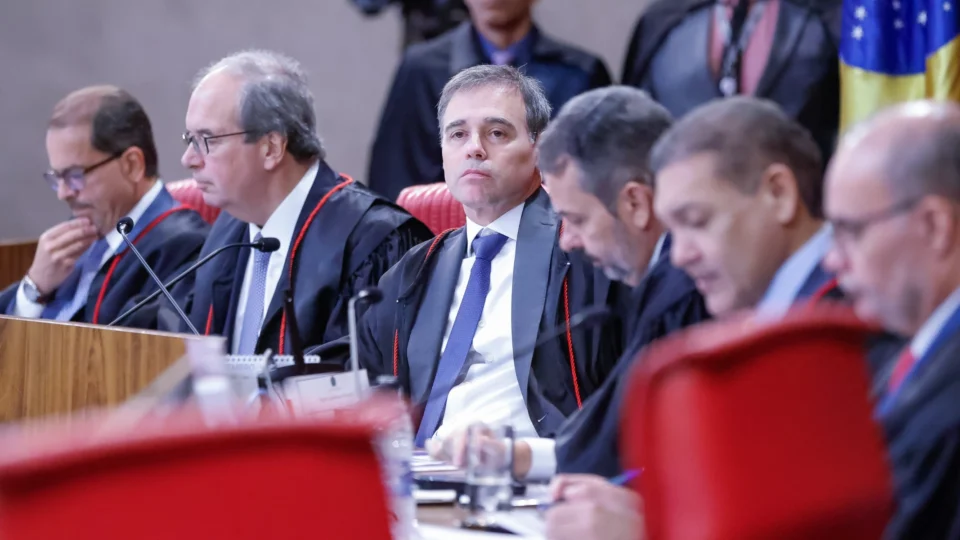 PL aponta que governo violou teto de despesas com publicidade previsto na legislação eleitoral.
