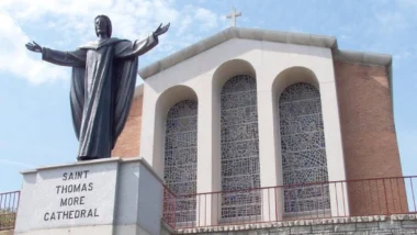 Catedral de São Tomás More, em Arlington, na Virgínia: bispo da diocese vem mobilizando fiéis contra propostas sobre aborto e casamento