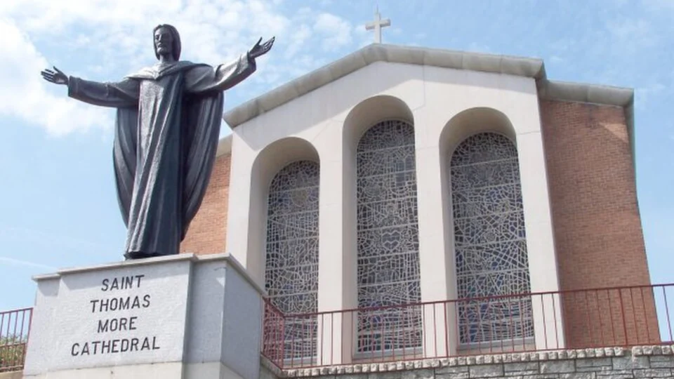 Catedral de São Tomás More, em Arlington, na Virgínia: bispo da diocese vem mobilizando fiéis contra propostas sobre aborto e casamento