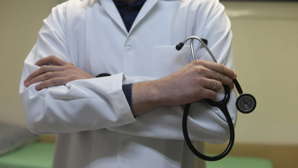 No Dia do Médico, a evolução da medicina reforça a importância de manter a escuta, o diálogo e o cuidado humano no centro da relação entre médicos e pacientes.