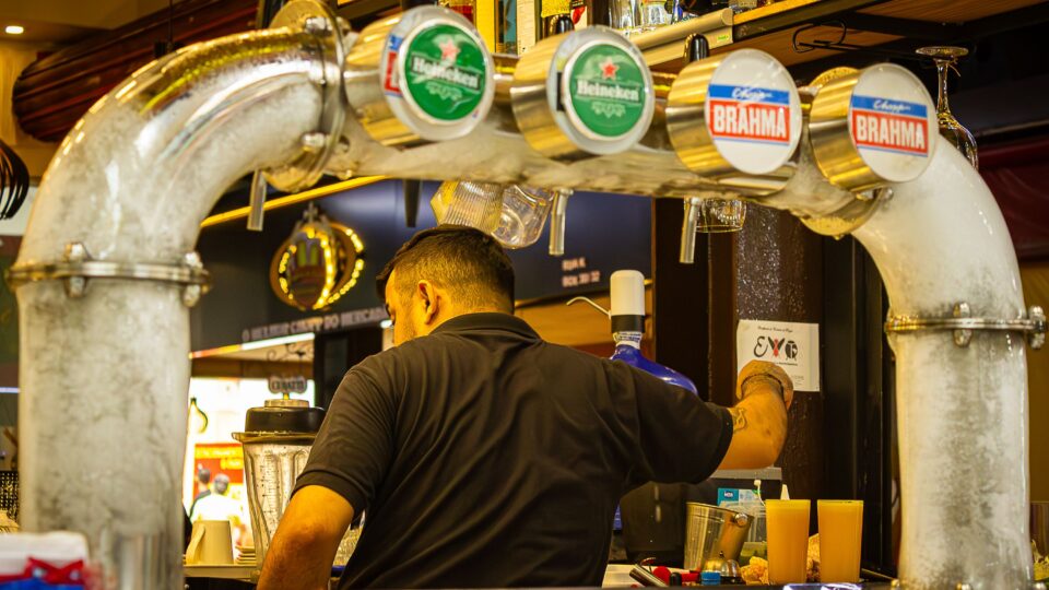 Lei seca no 2º turno: entenda as regras para venda e consumo de bebidas nas eleições 2026