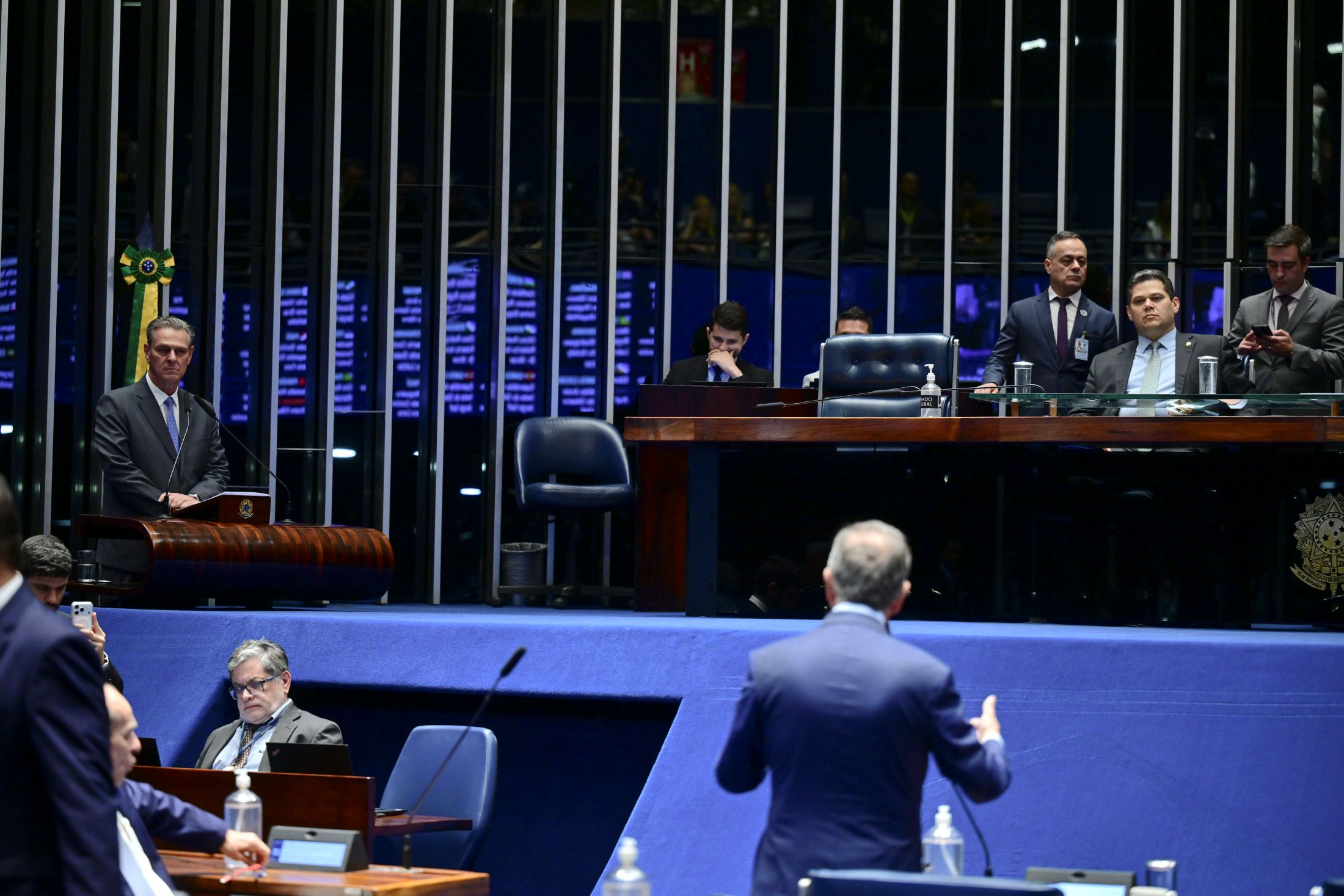 Cotado para presidir o Senado, Marinho confronta Alcolumbre sobre PEC da Segurança