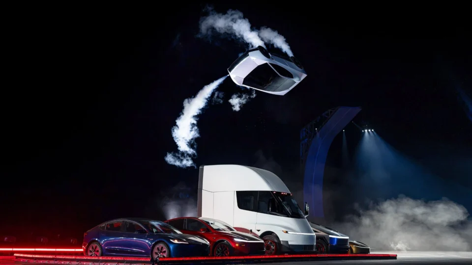 ROADSTER TESLA CARRO VOADOR