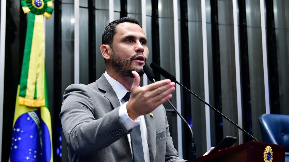 Cleitinho reafirma apoio a Flávio após aceno de Lula em Minas Gerais
