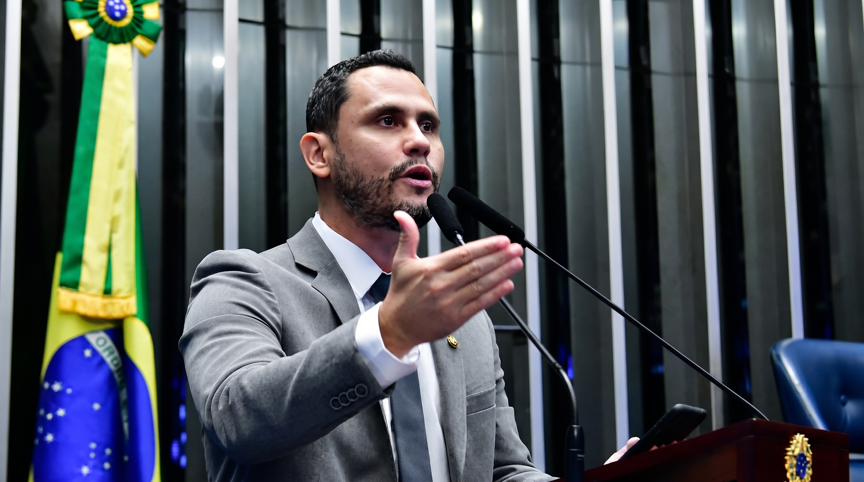 Cleitinho reafirma apoio a Flávio após aceno de Lula em Minas Gerais