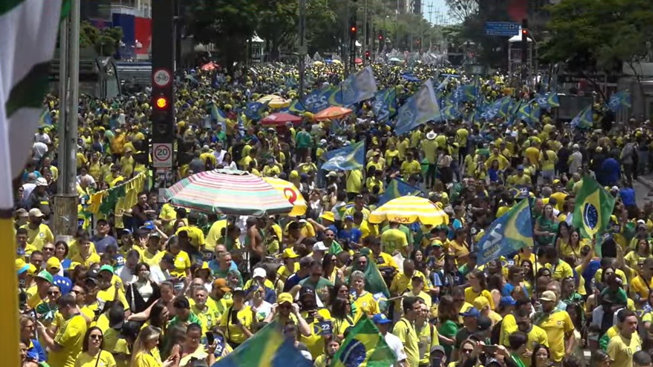 A uma semana do segundo turno, Flávio reúne milhares de apoiadores na Paulista