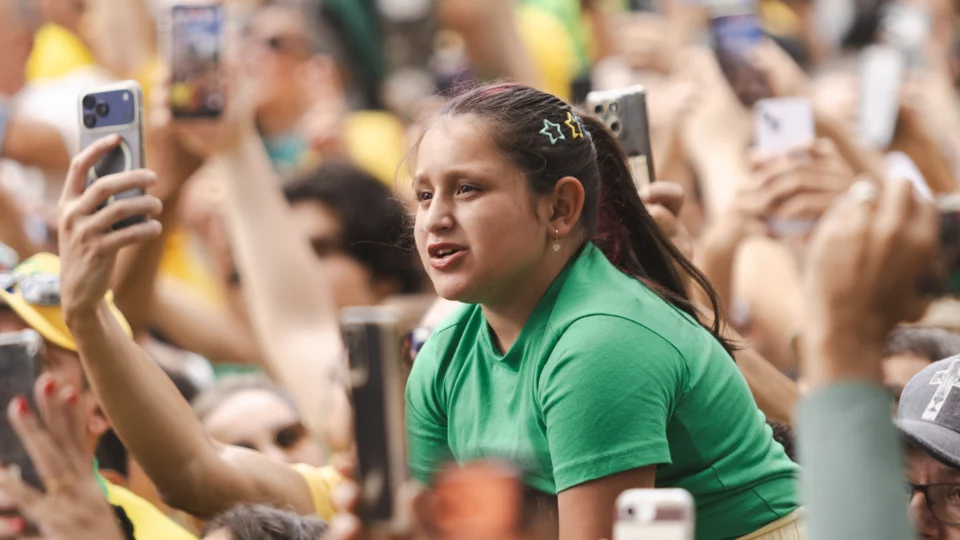 Muitas famílias participaram do ato em apoio a Flávio Bolsonaro (PL).