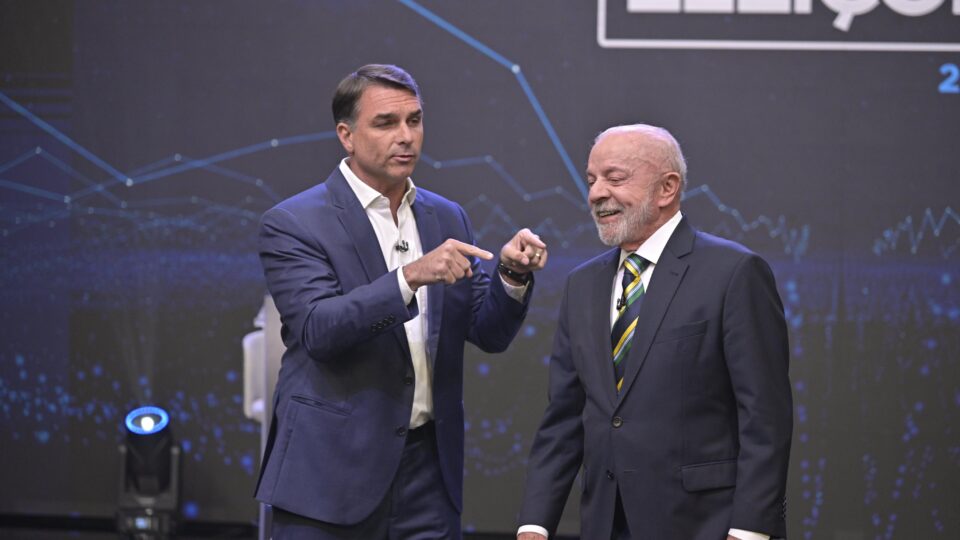 Em debate, Flávio pergunta sobre Lulinha e Lula chama adversário de “malandro carioca”