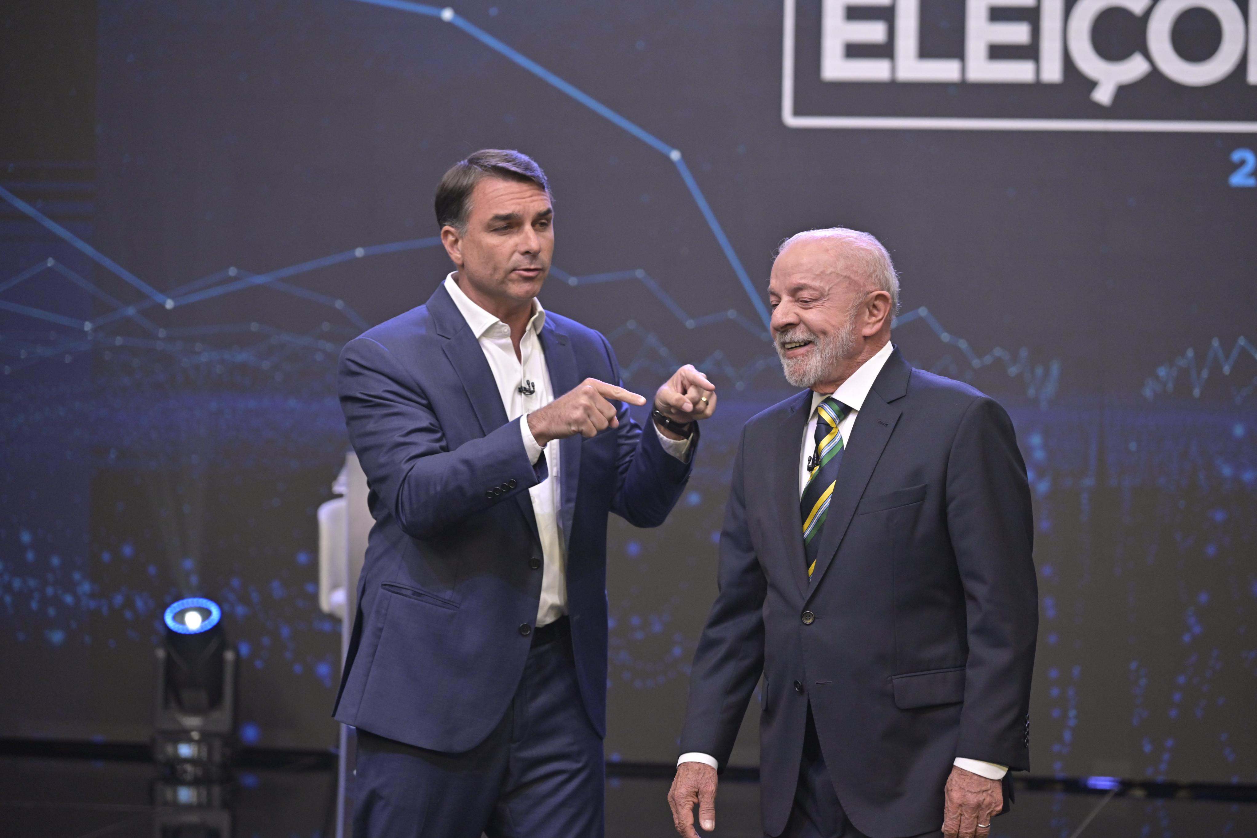Em debate, Flávio pergunta sobre Lulinha e Lula chama adversário de “malandro carioca”