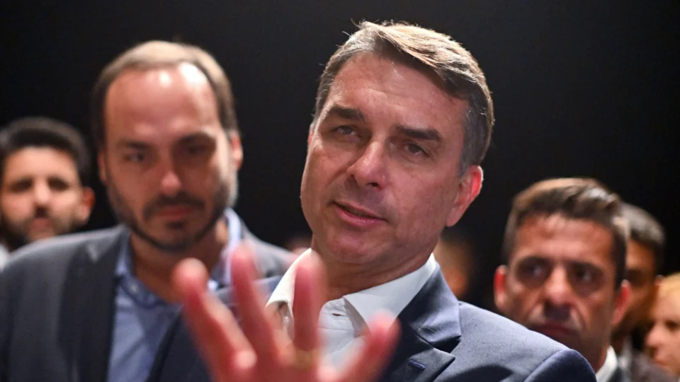 Grupo afirmou que cães farejadores detectaram substâncias após denúncia da polícia do Senado.