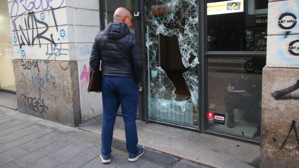 Milão tem outro dia de protestos violentos; grupo de extrema-esquerda fala em “expropriação proletária”