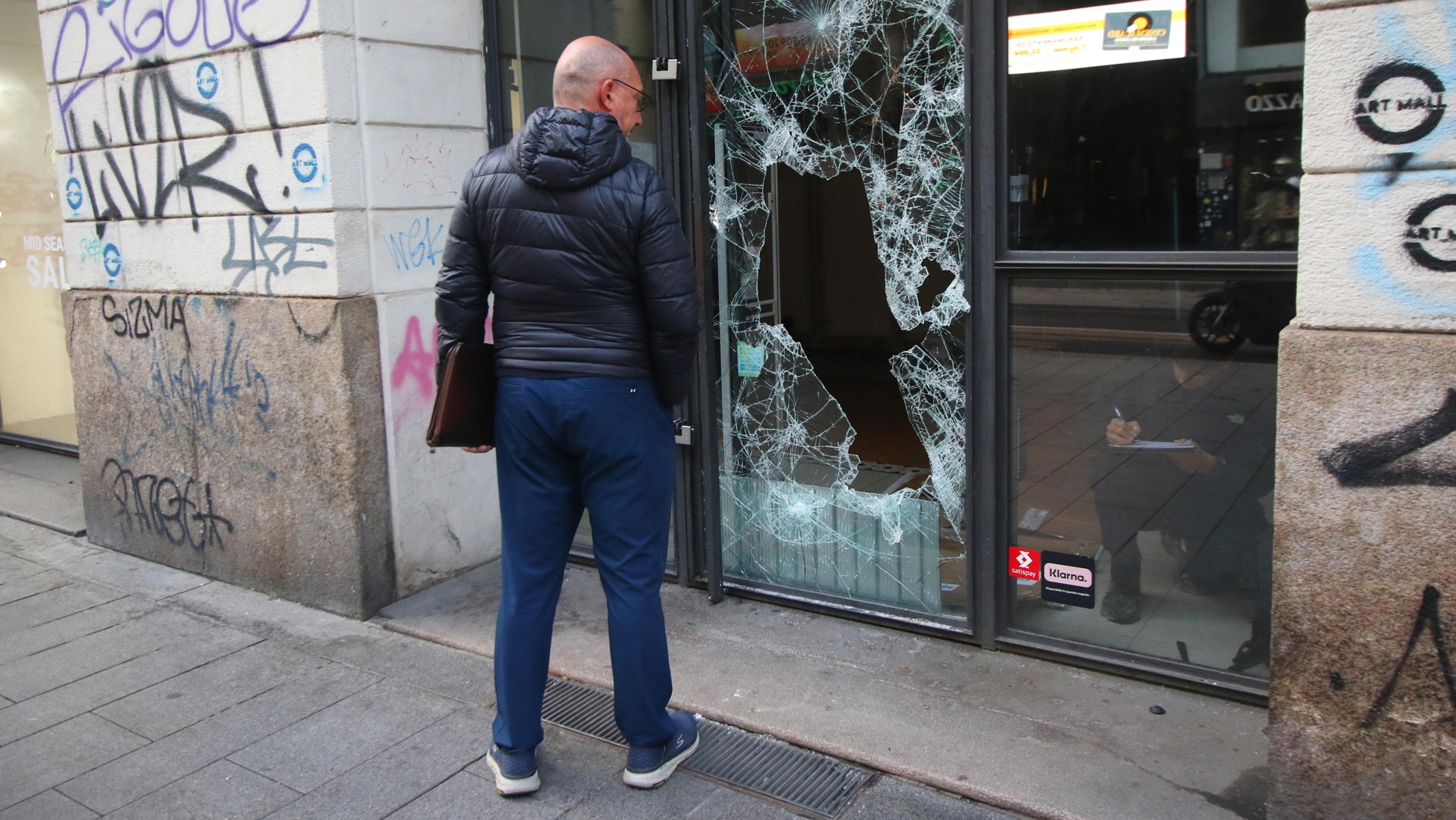 Milão tem outro dia de protestos violentos; grupo de extrema-esquerda fala em “expropriação proletária”