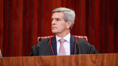 Marco Aurélio Bellizze determina envio de relatórios em português e ameaça dobrar multa.