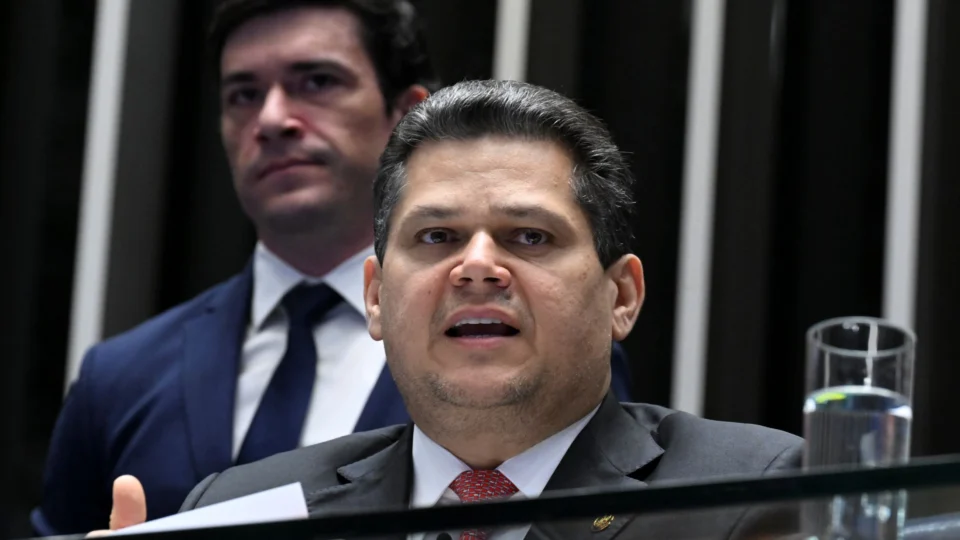 Alcolumbre adia votação da PEC da Segurança Pública para depois do 2º turno